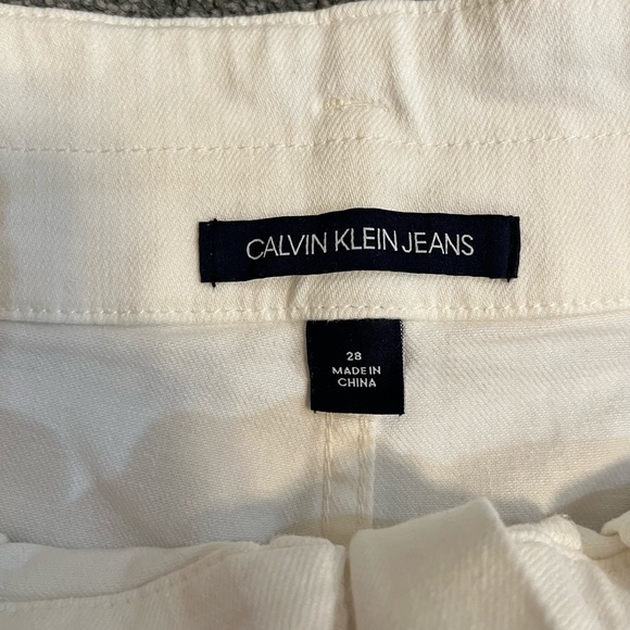Calvin Klein white paper bag Jean shorts, size 28 - Picture 5 of 7